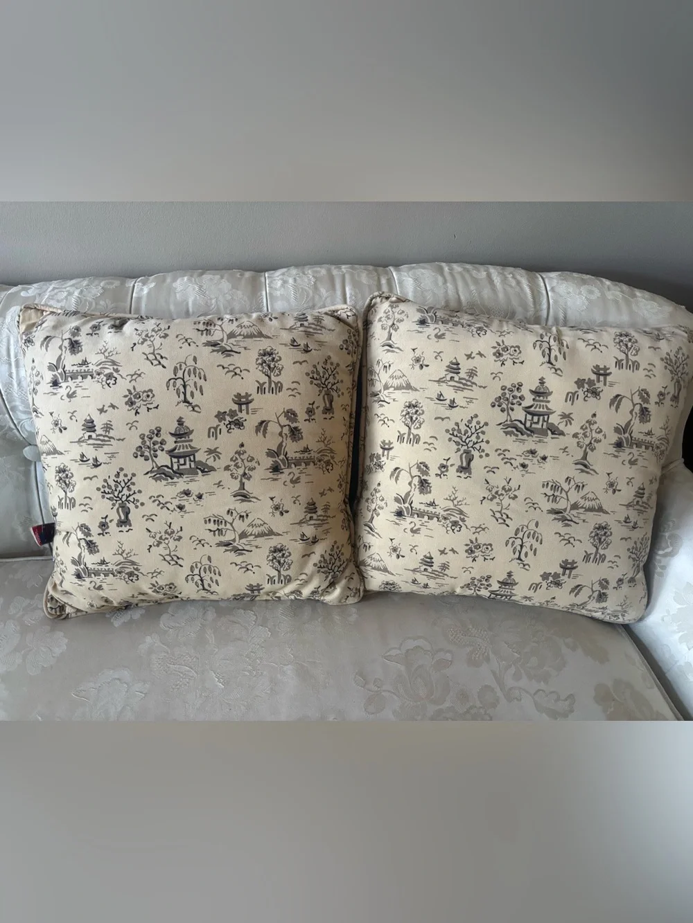 Vtg 2 Chinoiserie Floral Accent Pillows Set Platinum Collection USA Made 15”x16”